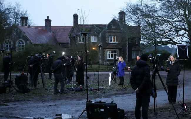 UK police search royal mansion as investigation into king’s brother goes on