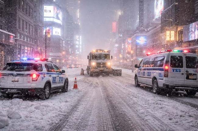 New York, other US states under state of emergency as snow falls amid blizzard warning