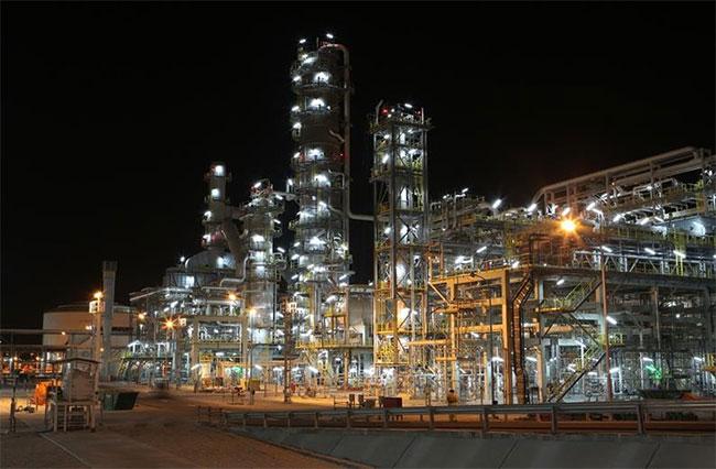 Qatar halts LNG production as Iran strikes energy sites