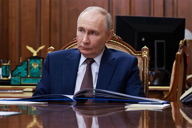 Putin warns of regional conflict in calls with gulf leaders