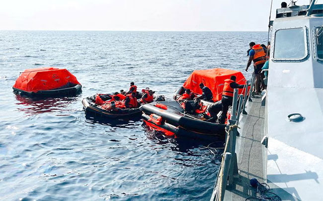 US pressing Sri Lanka not to repatriate Iranian crew and survivors from sunken ship – report