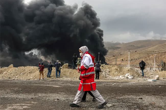 US military tells Iran civilians to stay indoors