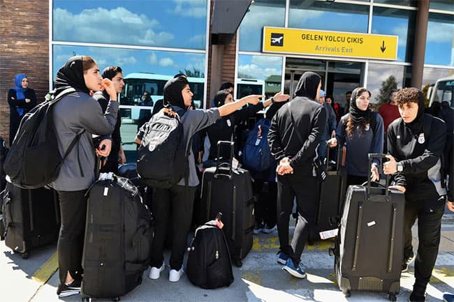 Iranian footballers return home after dropping Australian asylum bids