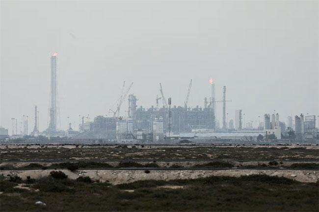 Iran intensifies attacks on oil and gas facilities in Gulf after Israeli strike on key gas field