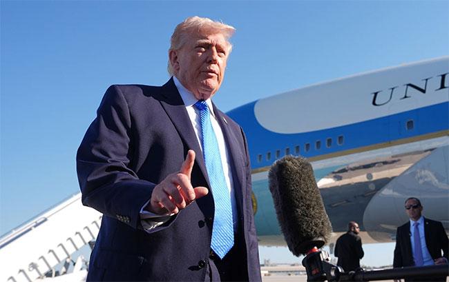 Donald Trump says Iran and US both ‘want to make a deal’ and says they’ll talk today
