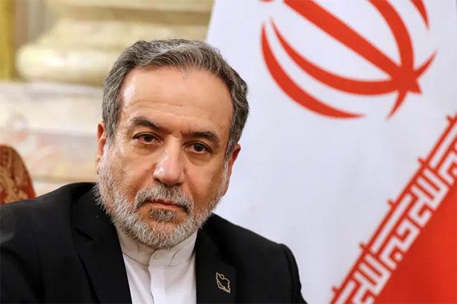 Iran’s Foreign Minister denies US talks, calls mediation ‘admission of defeat’
