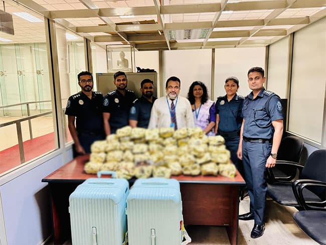 Chinese national arrested at BIA for attempting to smuggle ‘Kothala Himbutu’