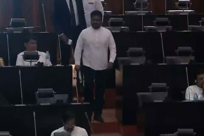 President arrives in Parliament to announce economic relief package