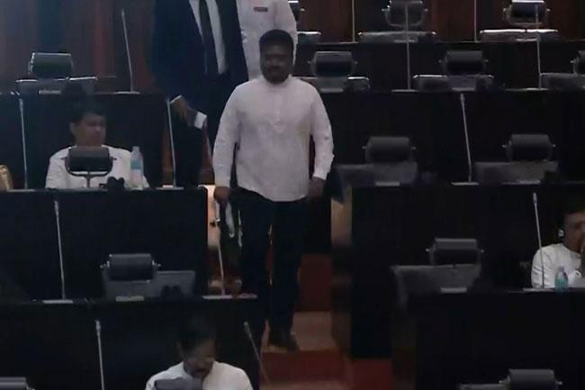 President arrives in Parliament to announce economic relief package