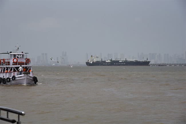 Iran halts tanker traffic at Strait of Hormuz after Israeli strikes on Lebanon