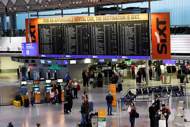 Lufthansa flights disrupted as cabin crew stage strike