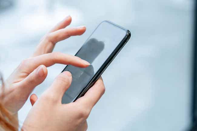 Police urge caution on social media use during New Year holidays