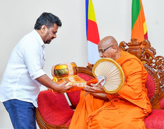 President calls on Chief Prelate of Amarapura Chapter