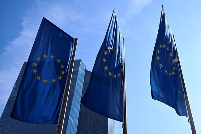 EU agrees to widen sanctions against Iran