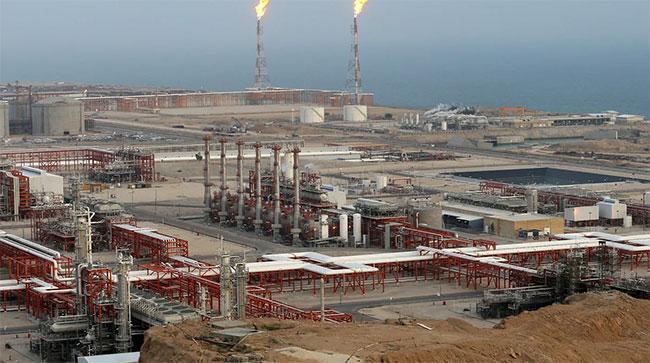 Iranian military threatens to attack oil production sites of Gulf neighbors