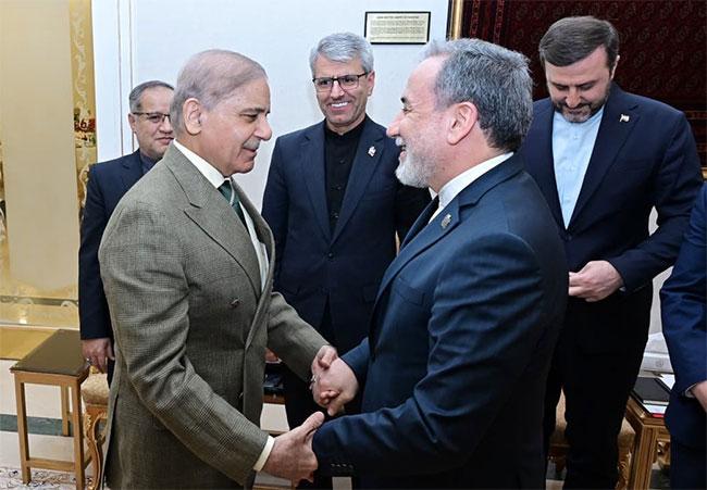 Iran’s foreign minister meets Pakistani PM in Islamabad