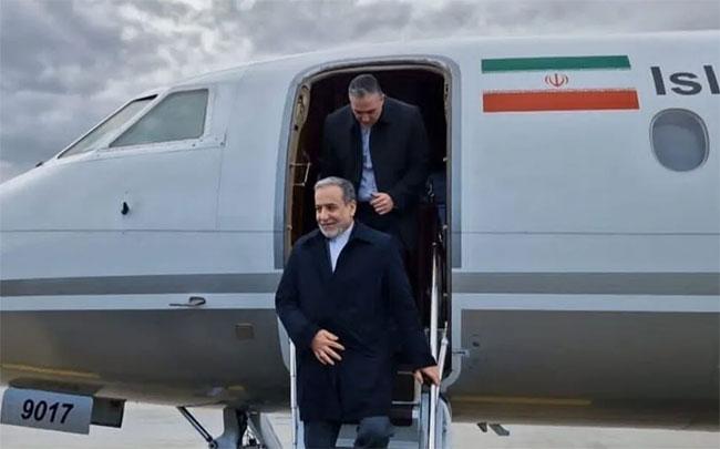 Iran’s FM blames US’s demands for talks failure as he lands in Russia