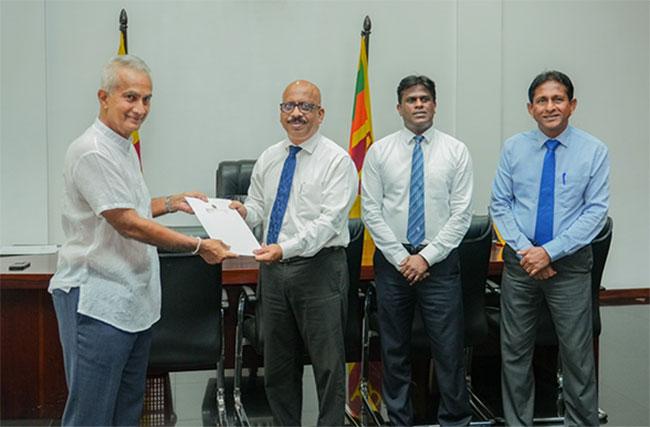 Letters of appointment handed over to members of Sri Lanka Cricket Transformation Committee