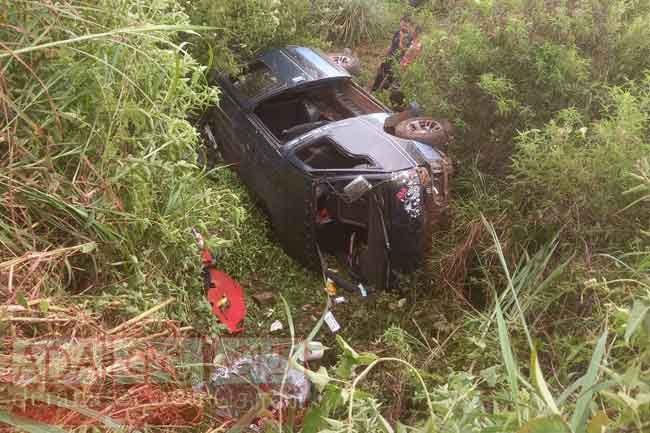 13 schoolchildren injured as van plunges into precipice in Nawalapitiya