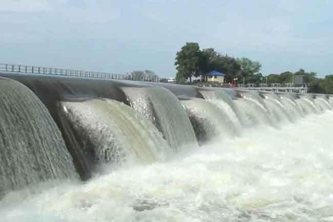 Spill gates opened in 9 major reservoirs amid heavy rainfall