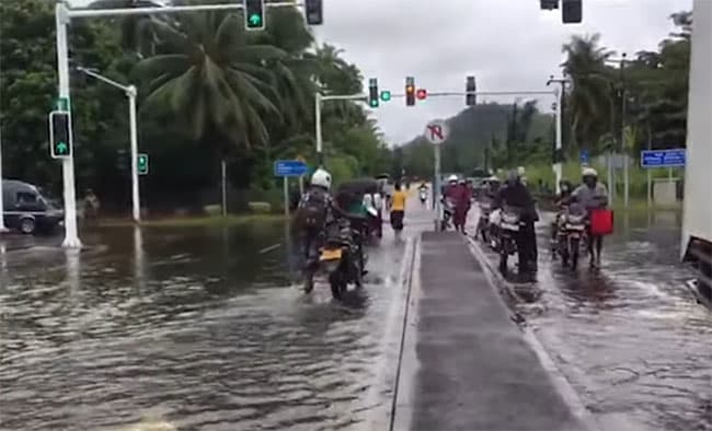 Welipenna Interchange entry to Southern Expressway flooded