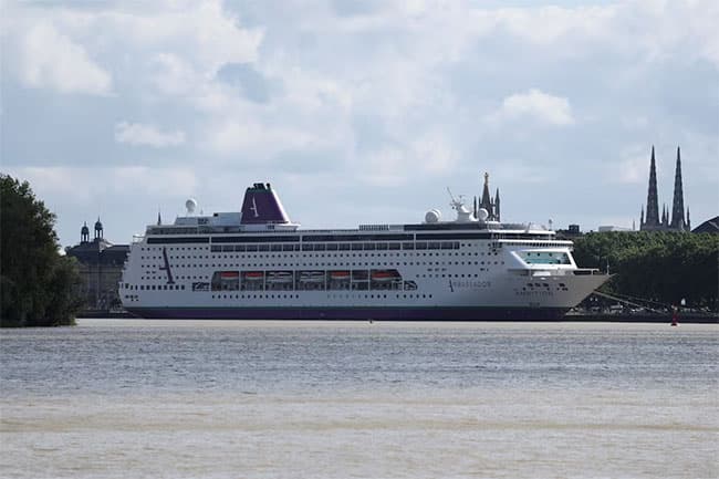 More than 1,000 passengers held on cruise after gastrointestinal illness outbreak