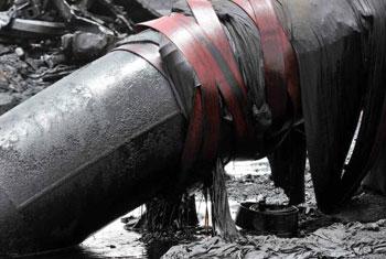 Minor oil leak reported from Colombo Port
