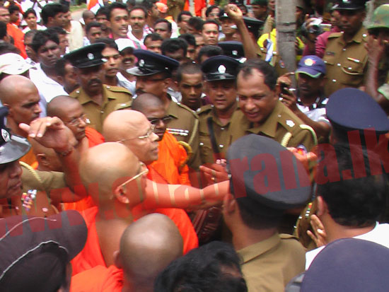 VIDEO: Monks protest mosque, Hindu temple inside Dambulla Buddhist sacred zone