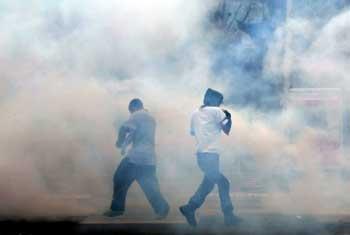 Police fire tear gas at protesting unemployed graduates