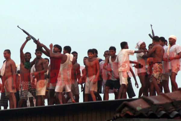 VIDEO: Welikada riot: 16 deaths, situation under control