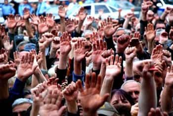 VIDEO: Lawyers protest lack of action against Minister