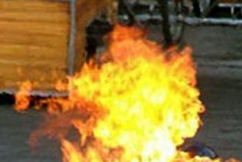 VIDEO: Buddhist monk attempts self-immolation in Kandy