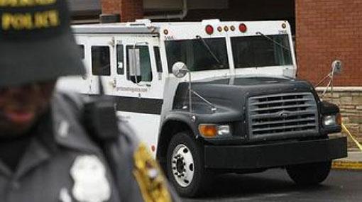 Lankan flees with KD 60,000 from armored car