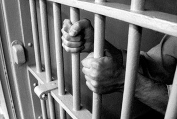 VIDEO: Three prison officials being held by prisoners in Vavuniya