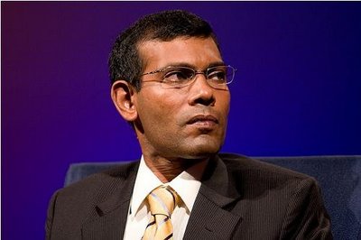 Maldives ex-president Nasheed demands election, warns of protests