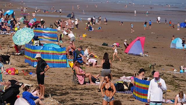 Rare red weather warning for extreme heat issued for parts of England and Wales