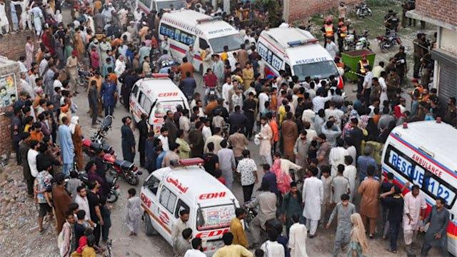 Roof collapse kills 14 children at Pakistan tuition centre