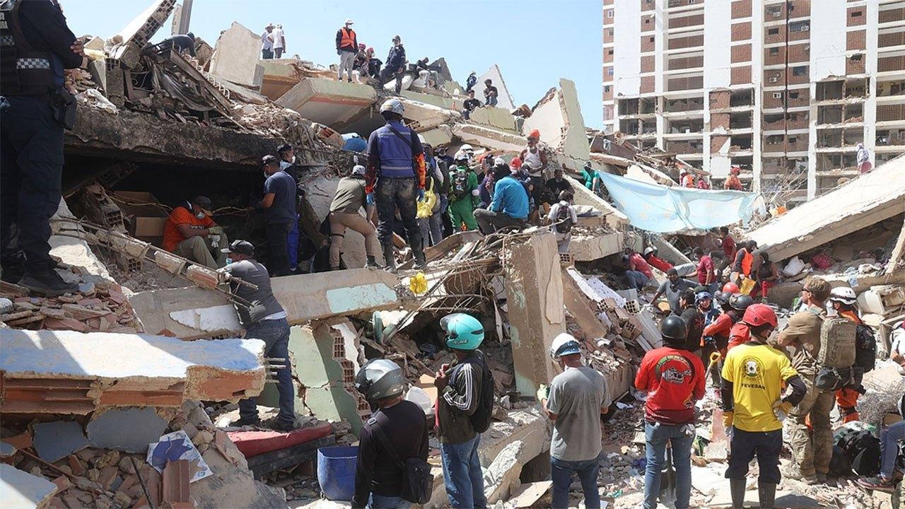 Venezuela earthquake death toll tops 2,295 as 50,000 remain missing