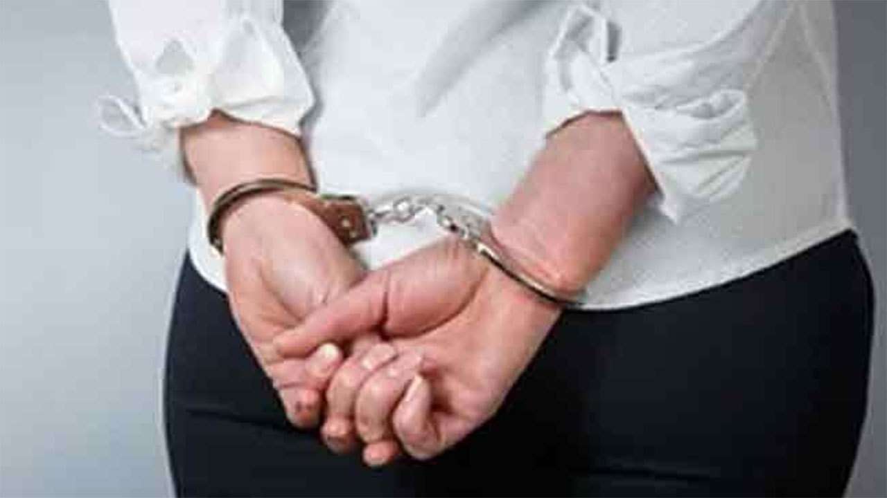 Woman with 10 previous offences related to illegal liquor trade arrested with heroin