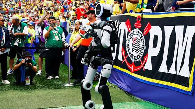 Atlas, the humanoid robot, delivers match ball at World Cup