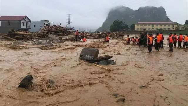 Flash flood kills 4, leaves 4 others missing in Vietnam