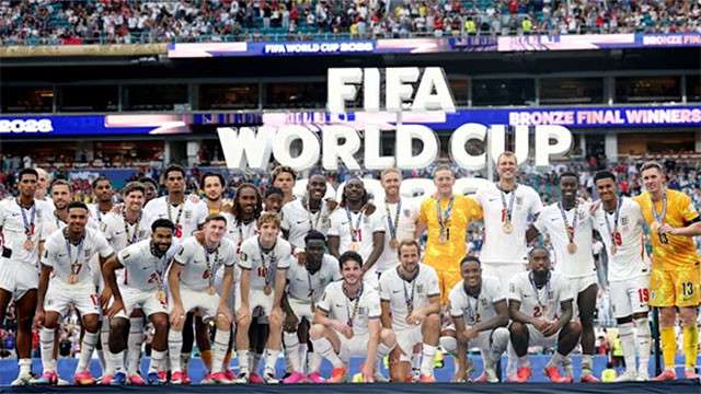 England edge France 6-4 in chaotic World Cup bronze match
