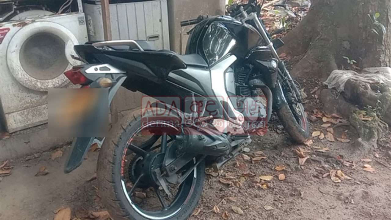 Motorcycle left behind by fleeing suspect found in Piliyandala