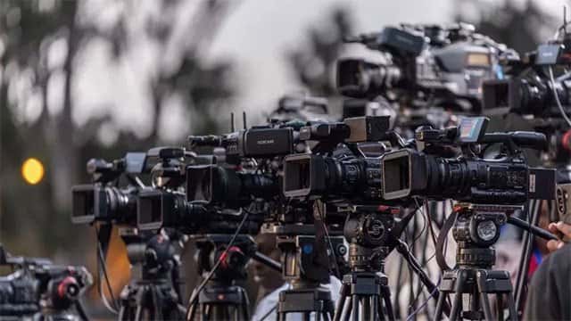 Pakistan restricts international media reporting