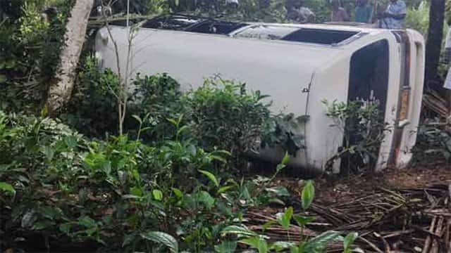 14 hospitalised after van plunges down precipice in Bulathsinhala