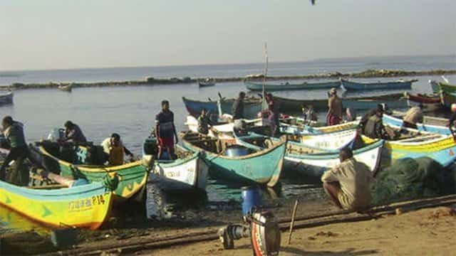 Small fishing boats warned against going to sea from Matara to Pottuvil
