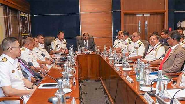 Deputy Defence Minister reviews Navy’s maritime security operations