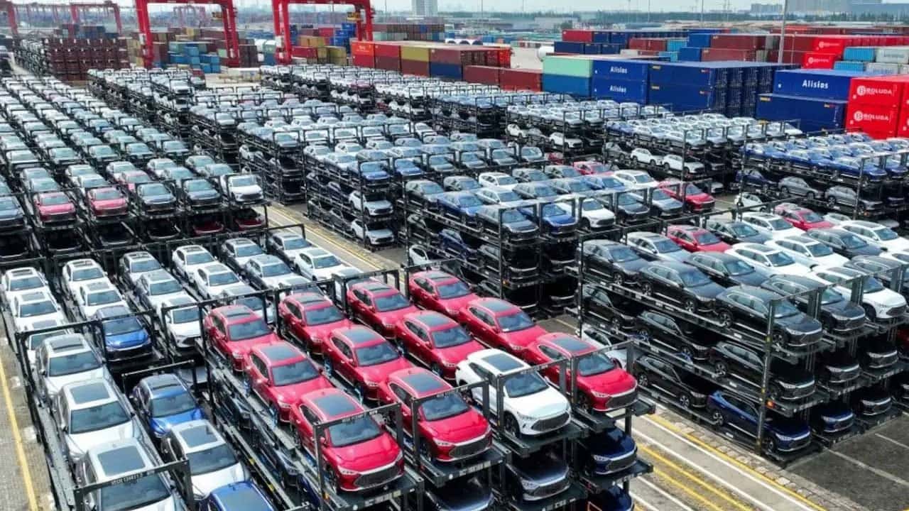 Vehicle imports generate Rs. 512.5 billion in tax revenue