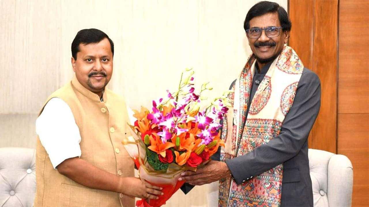 JVP delegation led by TIlvin Silva meets BJP chief in India