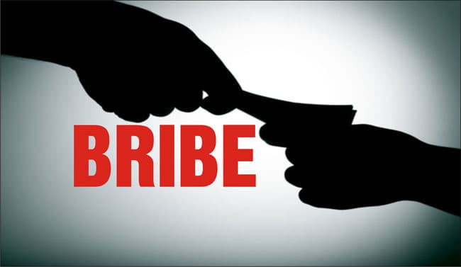 Horowpathana school principal caught taking bribe